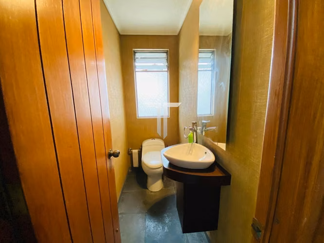 Casa en arriendo c/ estacionamiento en Carlos Ossandón