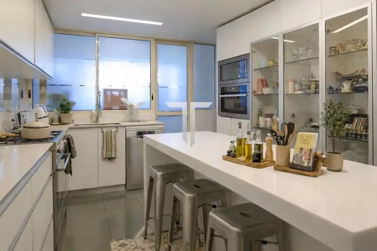 Departamento en venta 3 dormitorios en Suite, 3 Estacionamientos