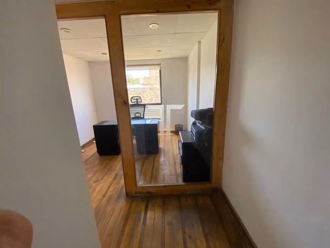 Arriendo Oficina Con 5 Privados, Amoblada