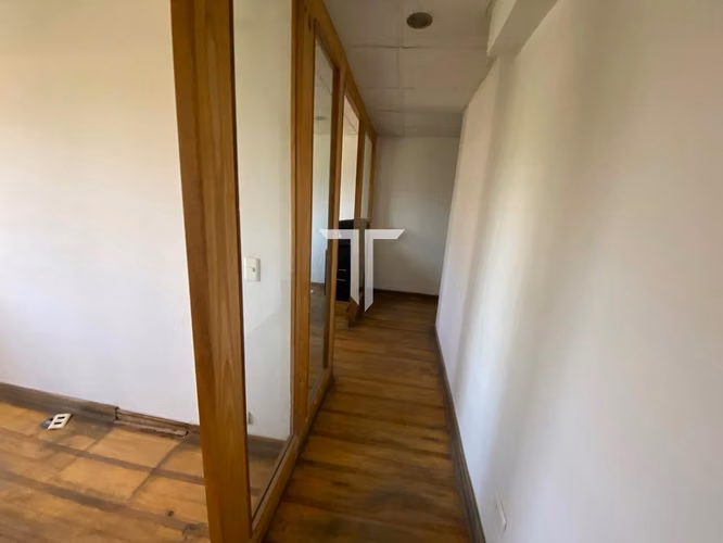 Arriendo Oficina Con 5 Privados, Amoblada
