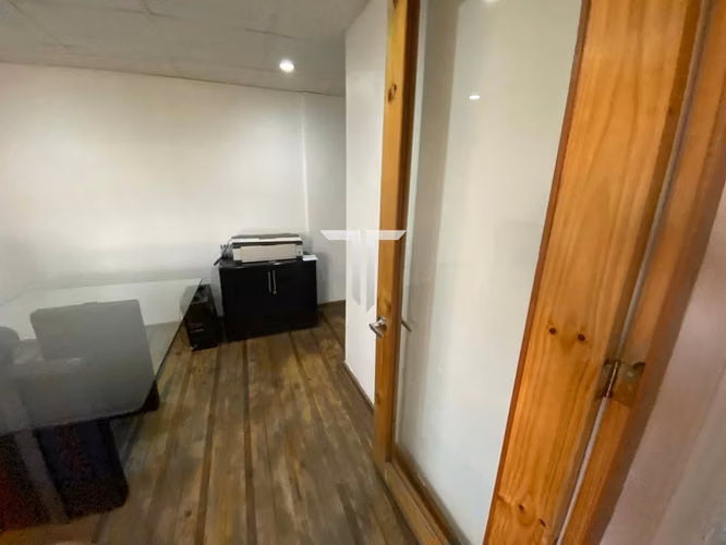 Arriendo Oficina Con 5 Privados, Amoblada