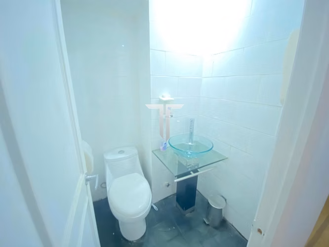 Arriendo Oficina Con 5 Privados, Amoblada