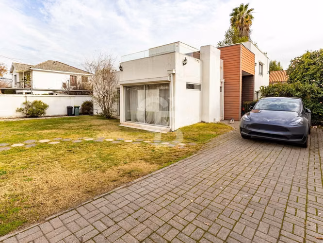 CASA AMPLIA CON PISCINA, QUINCHO