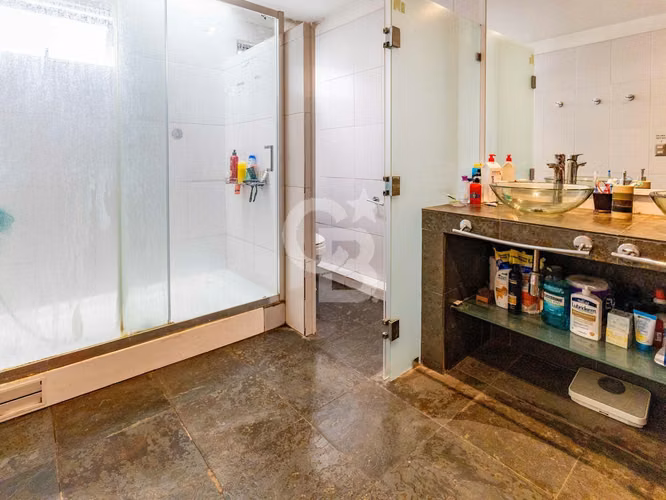 CASA AMPLIA CON PISCINA, QUINCHO