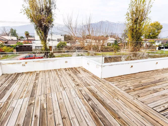 CASA AMPLIA CON PISCINA, QUINCHO