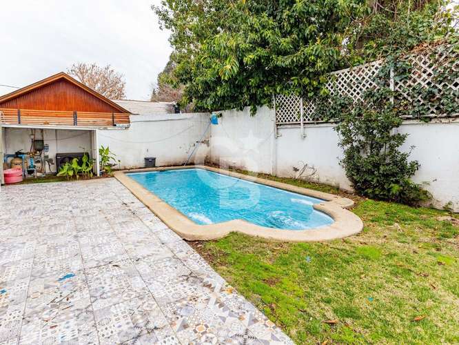 CASA AMPLIA CON PISCINA, QUINCHO