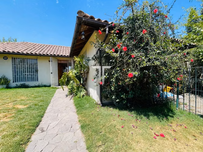 Casa Con Amplio Terreno Colegio British Royal