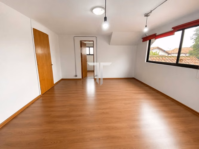 ARRIENDO AMPLIA CASA COMERCIAL, PLAZA CARLOS OSSANDON