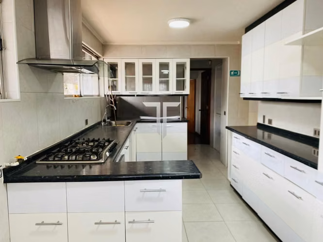 ARRIENDO AMPLIA CASA COMERCIAL, PLAZA CARLOS OSSANDON