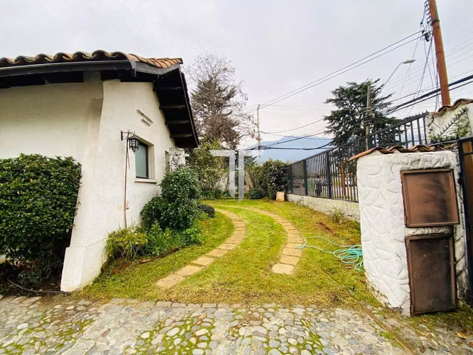 ARRIENDO AMPLIA CASA COMERCIAL, PLAZA CARLOS OSSANDON