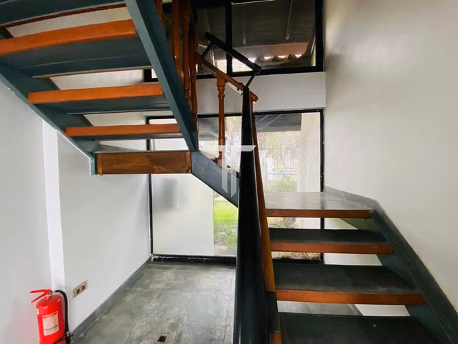 ARRIENDO AMPLIA CASA COMERCIAL, PLAZA CARLOS OSSANDON