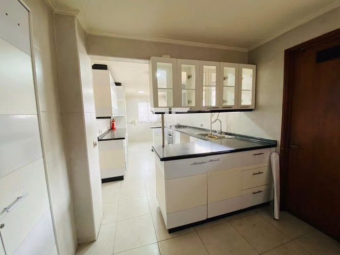 ARRIENDO AMPLIA CASA COMERCIAL, PLAZA CARLOS OSSANDON