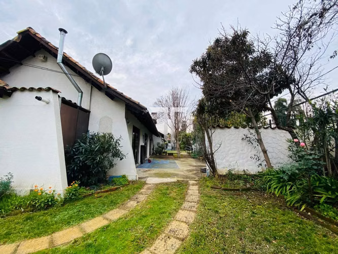 ARRIENDO AMPLIA CASA COMERCIAL, PLAZA CARLOS OSSANDON