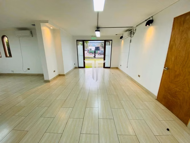 ARRIENDO AMPLIA CASA COMERCIAL, PLAZA CARLOS OSSANDON