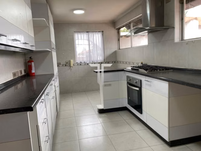 ARRIENDO AMPLIA CASA COMERCIAL, PLAZA CARLOS OSSANDON