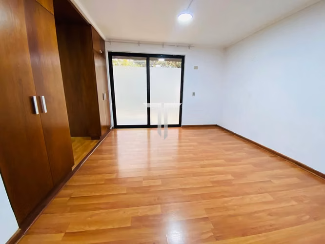 ARRIENDO AMPLIA CASA COMERCIAL, PLAZA CARLOS OSSANDON
