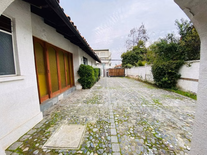 ARRIENDO AMPLIA CASA COMERCIAL, PLAZA CARLOS OSSANDON