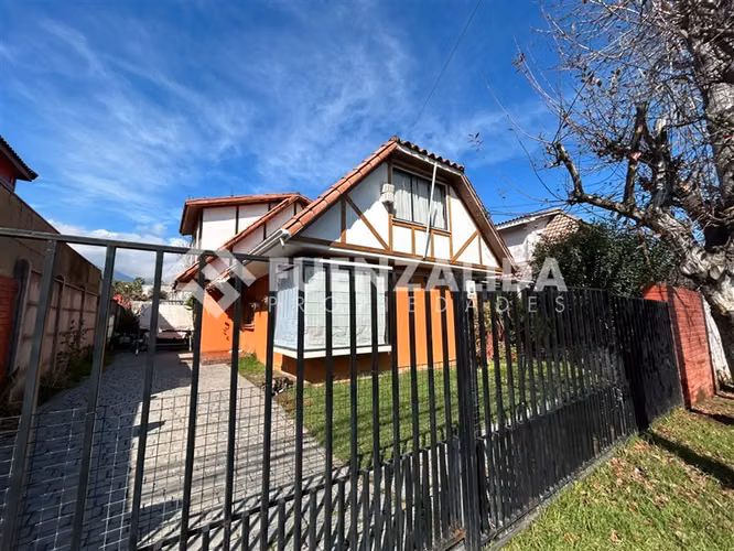 Casa en venta de 4 dorm. en Peñalolén