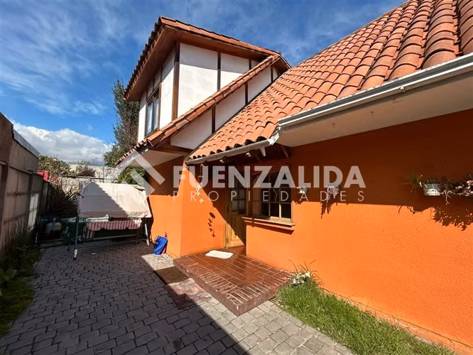 Casa en venta de 4 dorm. en Peñalolén - Imagen 2