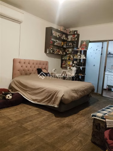 Casa en venta de gran terreno en Cerrillos