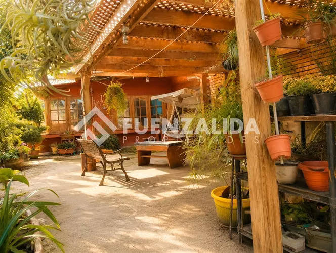 Casa en venta de gran terreno en Cerrillos