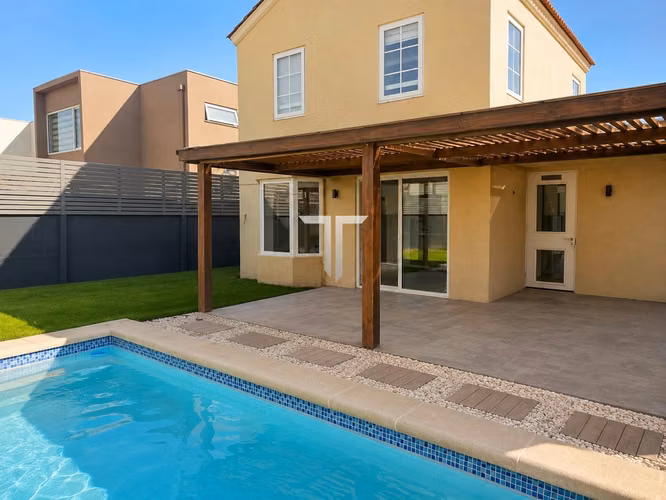 Casa 3D + 3B con piscina en Laguna del Sol | Padre Hurtado