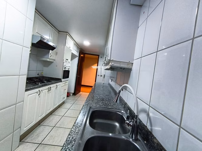 Departamento en arriendo c/ estacionamiento en Barrio El Golf