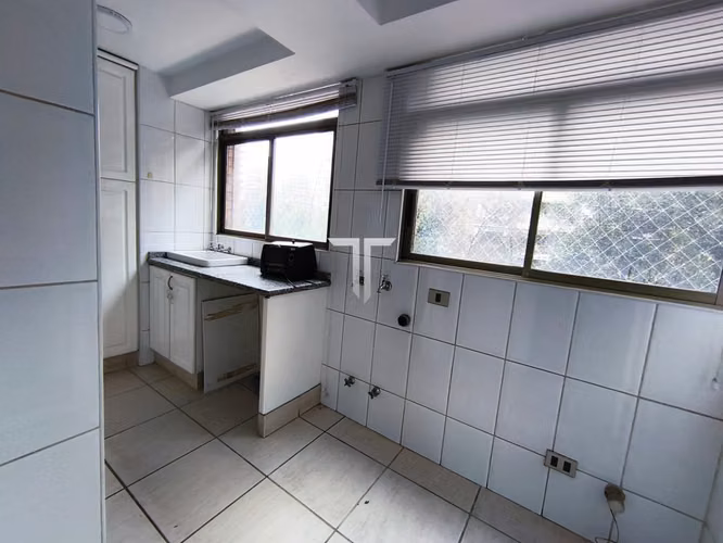Departamento en arriendo c/ estacionamiento en Barrio El Golf
