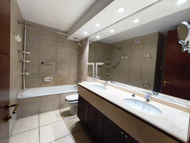 Departamento en arriendo c/ estacionamiento en Barrio El Golf