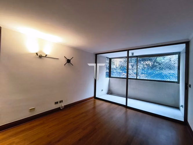 Departamento en arriendo c/ estacionamiento en Barrio El Golf