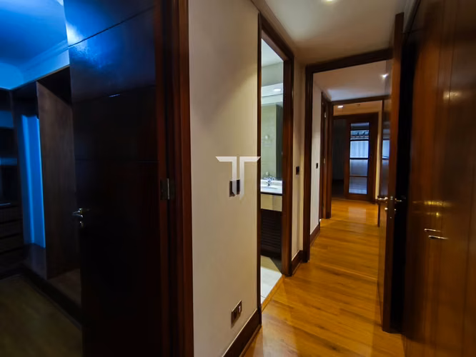 Departamento en arriendo c/ estacionamiento en Barrio El Golf
