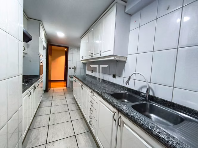 Departamento en arriendo c/ estacionamiento en Barrio El Golf