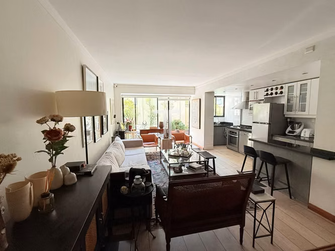 Las Condes Departamento Venta  2D con Patio