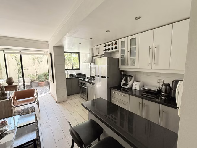 Las Condes Departamento Venta  2D con Patio