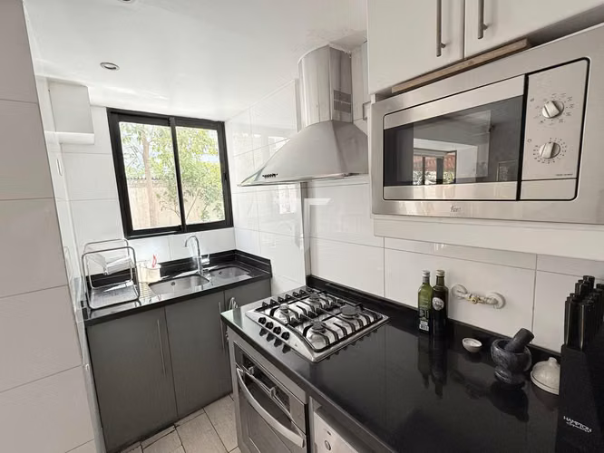 Las Condes Departamento Venta  2D con Patio