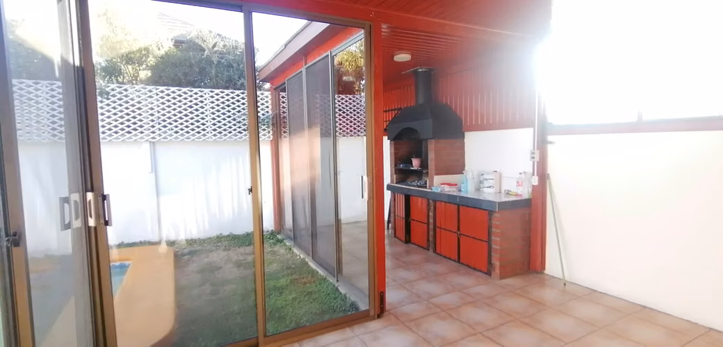 Propiedad en sector residencial con acceso controlado