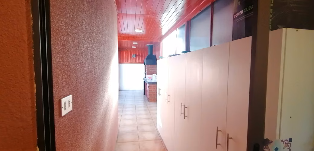 Propiedad en sector residencial con acceso controlado