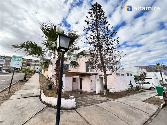 Casa en arriendo de 4 dorm. en Iquique