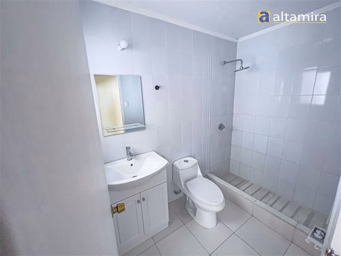 Casa en arriendo de 4 dorm. en Iquique