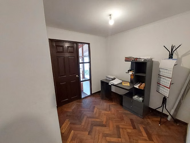 AMPLIA CASA CON OFICINAS Y GALPÓN CALLE LIBERTAD MAIPÚ - Imagen 2