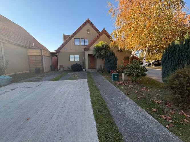 VENTA COMODA CASA EN SECTOR LOS MADEROS