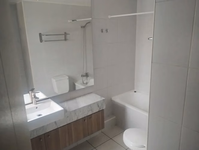 SE ARRIENDA CASA MEDITERRANEA 4D + 4B CON PISCINA EN CONDOMINIO