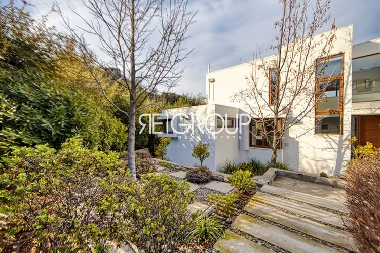 Casa en condominio en venta de 5 dorm. en Lo Barnechea