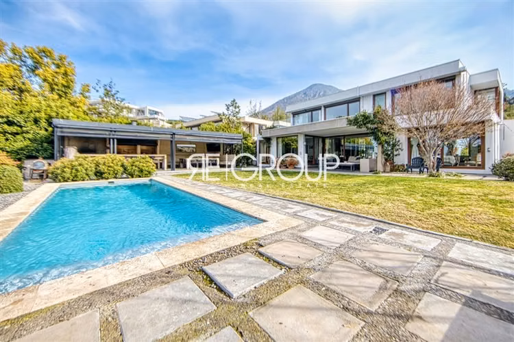 Casa en condominio en venta de 5 dorm. en Lo Barnechea