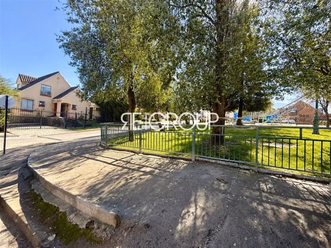 Casa en venta de 4 dorm. en Lo Barnechea