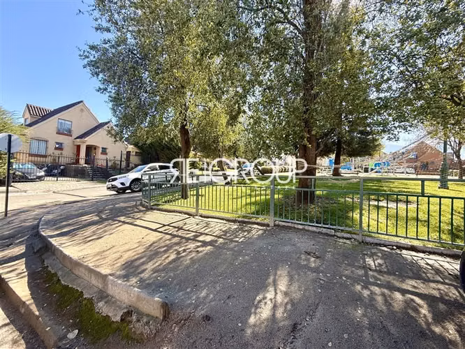 Casa en venta de 4 dorm. en Lo Barnechea