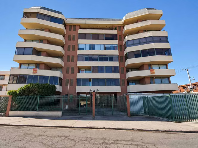 Amplio Departamento en Condominio (179475)