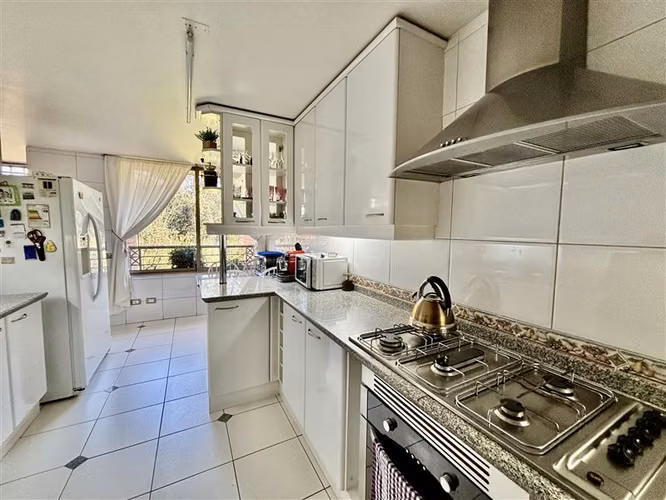 Departamento en venta de 3 dorm. en Vitacura