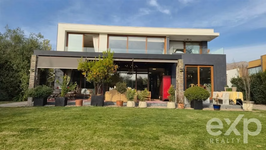 Exclusiva Casa, 5D,5B.  en cond. Los Bosques, Chicureo