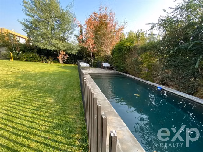 Exclusiva Casa, 5D,5B.  en cond. Los Bosques, Chicureo